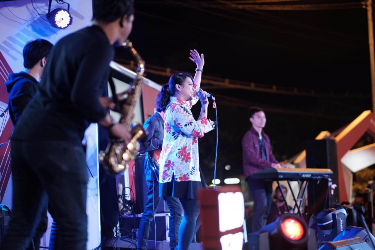 Penonton Menjadi Backing Vocal MLDJAZZPROJECT Season 4 di SBJT Malang